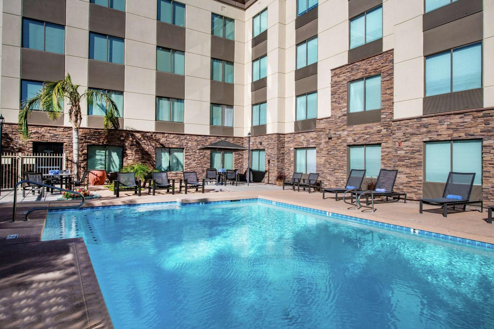 Hampton Inn Phoenix Airport North Exteriör bild